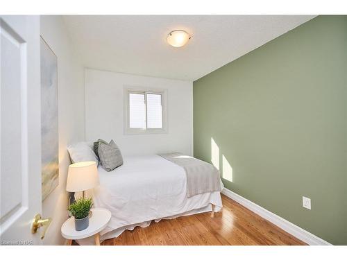 110 Strada Boulevard, St. Catharines, ON - Indoor Photo Showing Bedroom