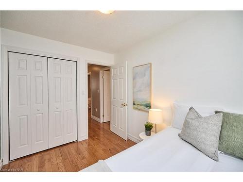 110 Strada Boulevard, St. Catharines, ON - Indoor Photo Showing Bedroom