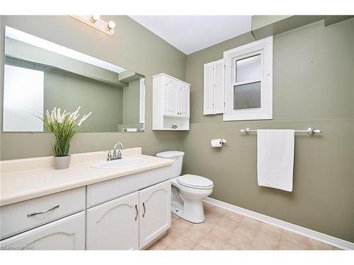 110 Strada Boulevard, St. Catharines, ON - Indoor Photo Showing Bathroom