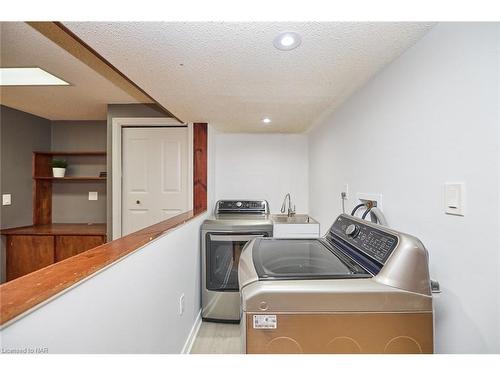 110 Strada Boulevard, St. Catharines, ON - Indoor Photo Showing Laundry Room