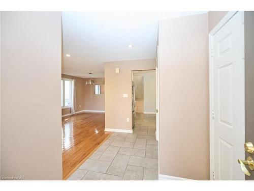 110 Strada Boulevard, St. Catharines, ON - Indoor Photo Showing Other Room