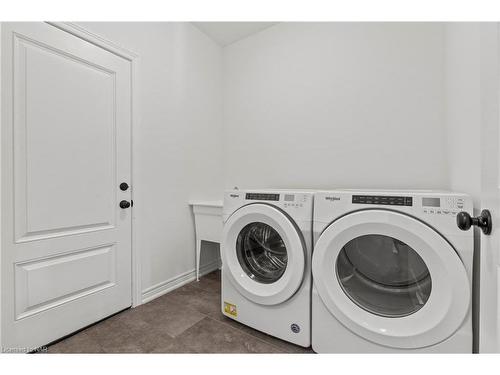 141 Susan Drive, Fonthill, ON - Indoor Photo Showing Laundry Room