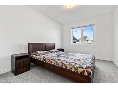 141 Susan Drive, Fonthill, ON - Indoor Photo Showing Bedroom