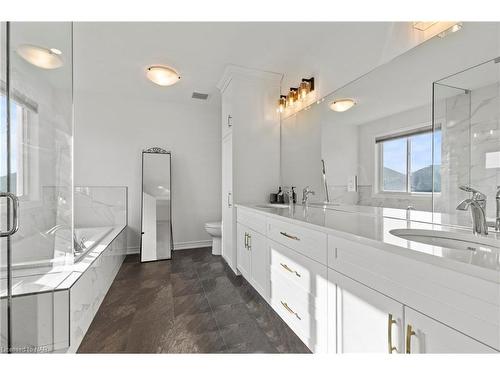 141 Susan Drive, Fonthill, ON - Indoor Photo Showing Bathroom