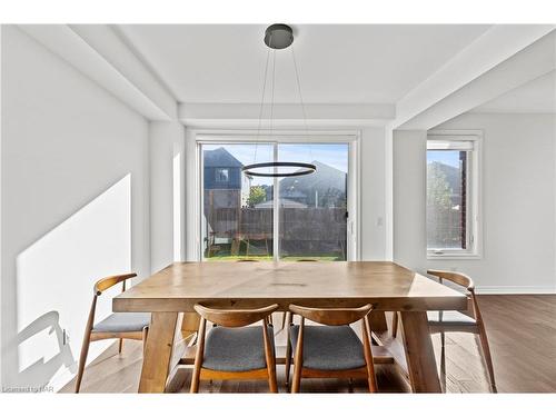 141 Susan Drive, Fonthill, ON - Indoor Photo Showing Dining Room