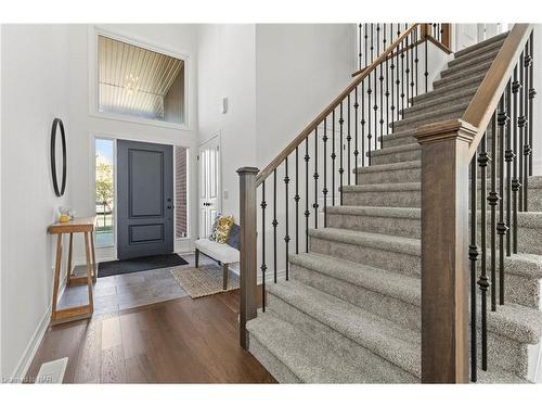 141 Susan Drive, Fonthill, ON - Indoor Photo Showing Other Room