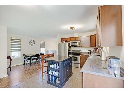 23 Hatter Avenue, Welland, ON - Indoor Photo Showing Kitchen With Stainless Steel Kitchen