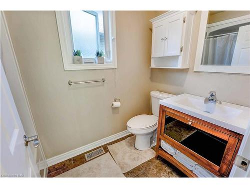 23 Hatter Avenue, Welland, ON - Indoor Photo Showing Bathroom