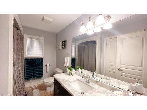 712 Dominion Road, Fort Erie, ON - Indoor Photo Showing Bathroom