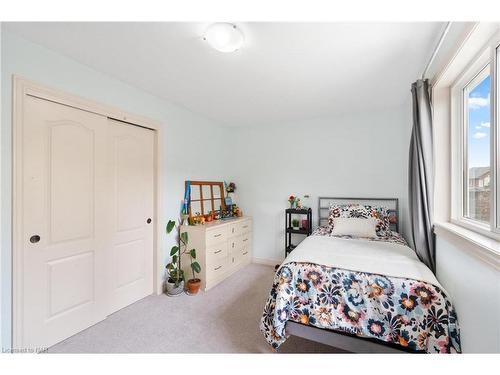 16 Shaver Road, St. Catharines, ON - Indoor Photo Showing Bedroom