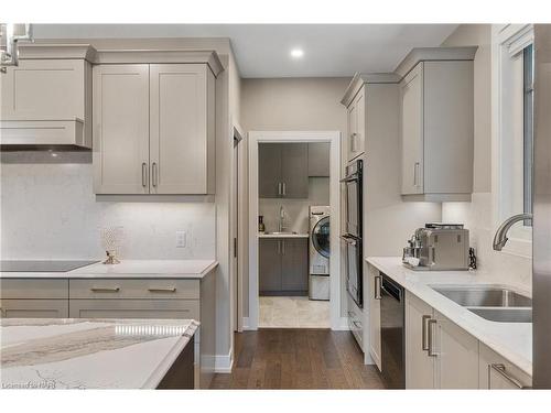 18-30 Power Glen, St. Catharines, ON - Indoor Photo Showing Kitchen With Double Sink With Upgraded Kitchen