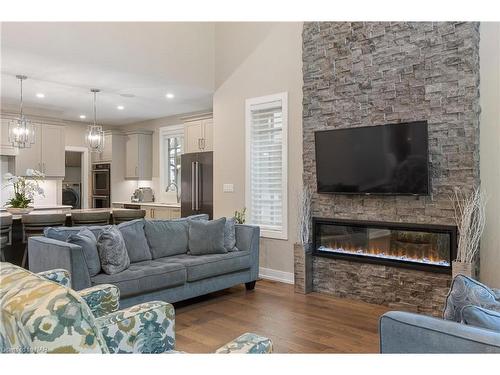 18-30 Power Glen, St. Catharines, ON - Indoor Photo Showing Living Room With Fireplace