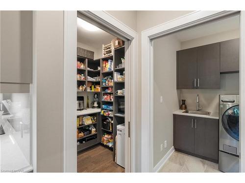 18-30 Power Glen, St. Catharines, ON - Indoor Photo Showing Laundry Room