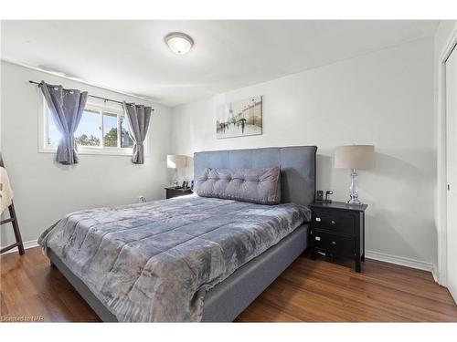 326 Bowen Road, Fort Erie, ON - Indoor Photo Showing Bedroom