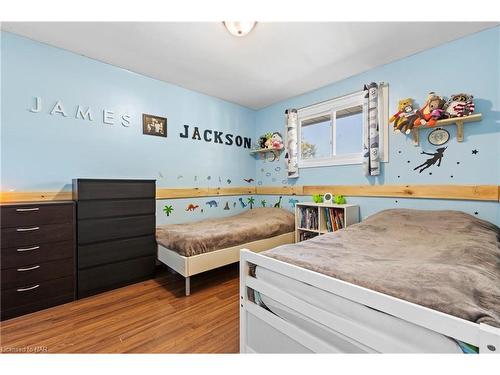 326 Bowen Road, Fort Erie, ON - Indoor Photo Showing Bedroom