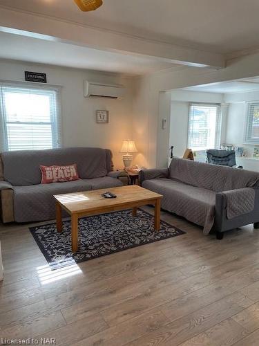 350 Ashwood Avenue, Crystal Beach, ON - Indoor Photo Showing Living Room