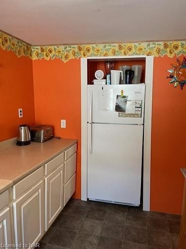 350 Ashwood Avenue, Crystal Beach, ON - Indoor Photo Showing Kitchen