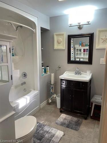 350 Ashwood Avenue, Crystal Beach, ON - Indoor Photo Showing Bathroom