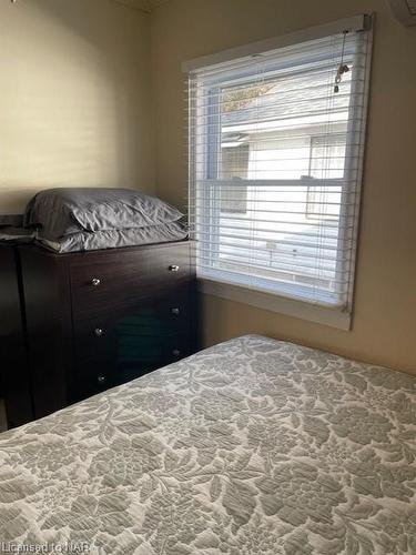 350 Ashwood Avenue, Crystal Beach, ON - Indoor Photo Showing Bedroom