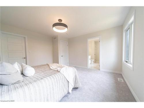 A-427 Vine Street, St. Catharines, ON - Indoor Photo Showing Bedroom