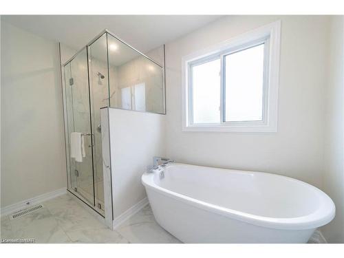 A-427 Vine Street, St. Catharines, ON - Indoor Photo Showing Bathroom