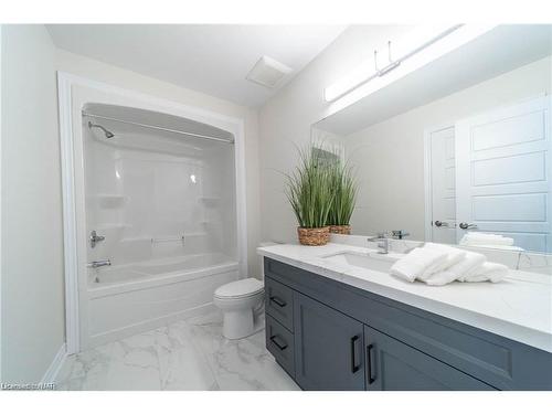 A-427 Vine Street, St. Catharines, ON - Indoor Photo Showing Bathroom