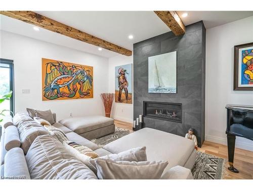 1007 Clare Avenue, Fonthill, ON - Indoor Photo Showing Living Room With Fireplace