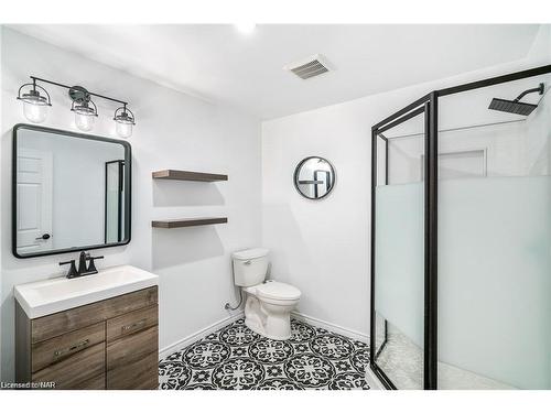 1007 Clare Avenue, Fonthill, ON - Indoor Photo Showing Bathroom