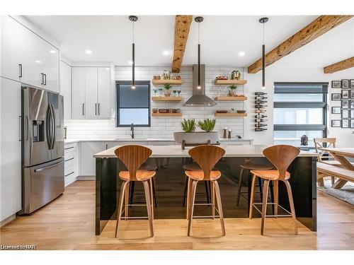 1007 Clare Avenue, Fonthill, ON - Indoor Photo Showing Kitchen With Upgraded Kitchen