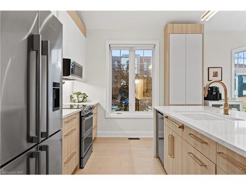 75-154 Port Robinson Road, Fonthill, ON - Indoor Photo Showing Kitchen With Upgraded Kitchen