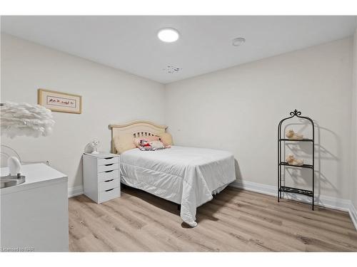 75-154 Port Robinson Road, Fonthill, ON - Indoor Photo Showing Bedroom