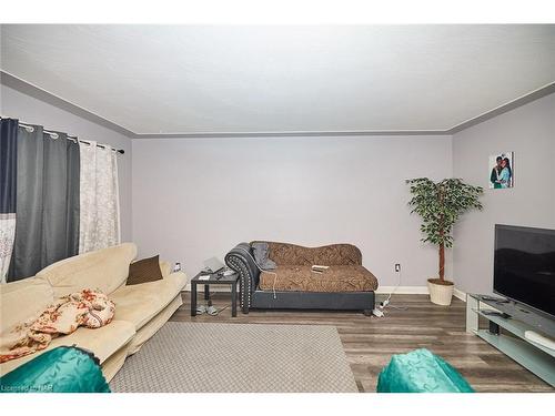 5 East Hampton Road, St. Catharines, ON - Indoor Photo Showing Other Room