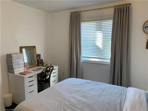 7 Miranda Court, Welland, ON - Indoor Photo Showing Bedroom