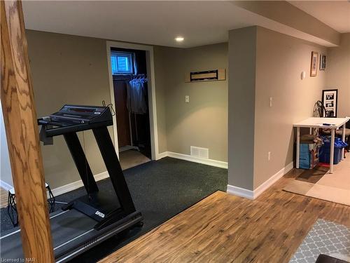 7 Miranda Court, Welland, ON - Indoor Photo Showing Gym Room