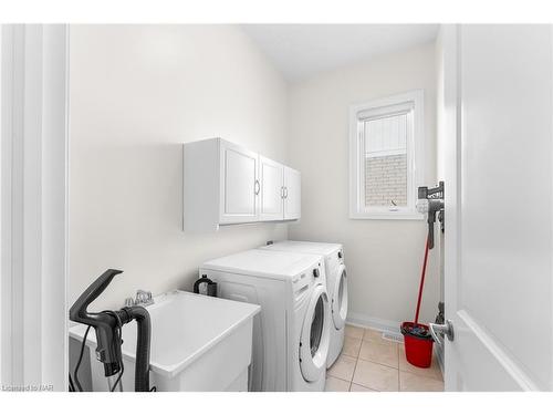 72 Cannery Drive, St. Davids, ON - Indoor Photo Showing Laundry Room