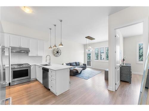 72 Cannery Drive, St. Davids, ON - Indoor Photo Showing Kitchen With Upgraded Kitchen