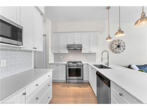 72 Cannery Drive, St. Davids, ON - Indoor Photo Showing Kitchen With Upgraded Kitchen