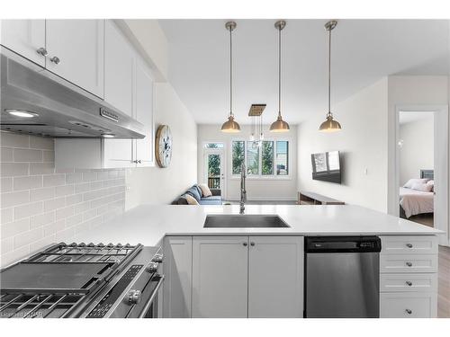 72 Cannery Drive, St. Davids, ON - Indoor Photo Showing Kitchen With Upgraded Kitchen