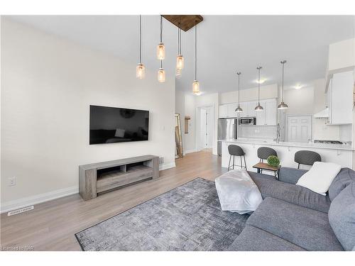 72 Cannery Drive, St. Davids, ON - Indoor Photo Showing Living Room