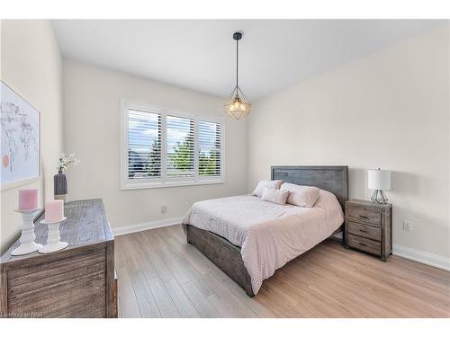 72 Cannery Drive, St. Davids, ON - Indoor Photo Showing Bedroom