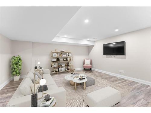 72 Cannery Drive, St. Davids, ON - Indoor Photo Showing Living Room