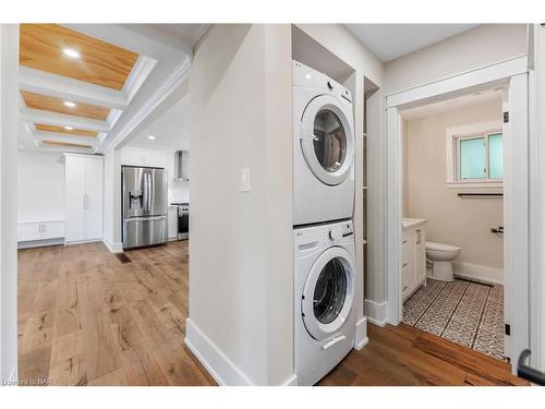 10 Fisher Crescent, Hamilton, ON - Indoor Photo Showing Laundry Room