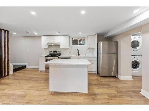 10 Fisher Crescent, Hamilton, ON - Indoor Photo Showing Kitchen