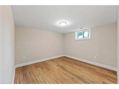 10 Fisher Crescent, Hamilton, ON - Indoor Photo Showing Other Room