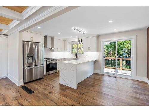 10 Fisher Crescent, Hamilton, ON - Indoor Photo Showing Kitchen With Upgraded Kitchen