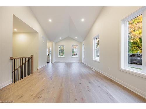 1051 Pelham Street, Fonthill, ON - Indoor Photo Showing Other Room