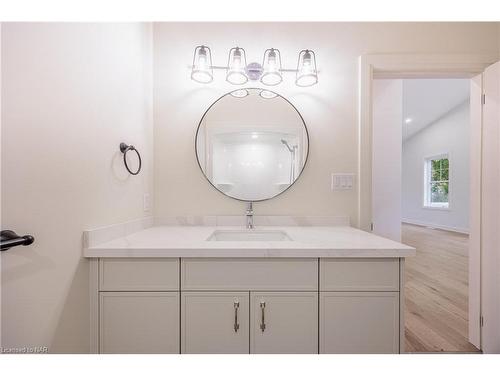 1051 Pelham Street, Fonthill, ON - Indoor Photo Showing Bathroom