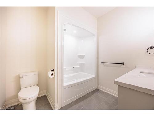 1051 Pelham Street, Fonthill, ON - Indoor Photo Showing Bathroom