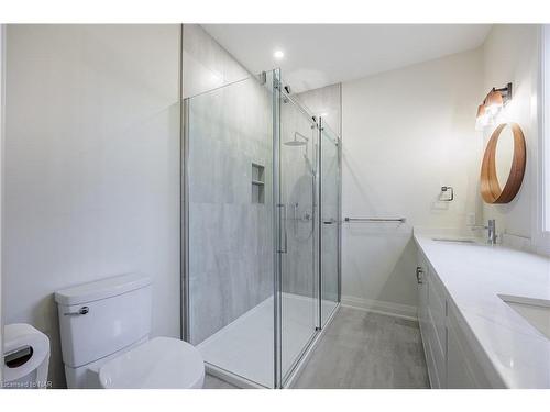 1051 Pelham Street, Fonthill, ON - Indoor Photo Showing Bathroom