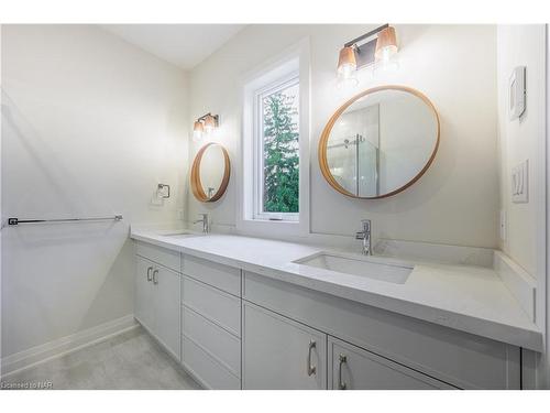 1051 Pelham Street, Fonthill, ON - Indoor Photo Showing Bathroom